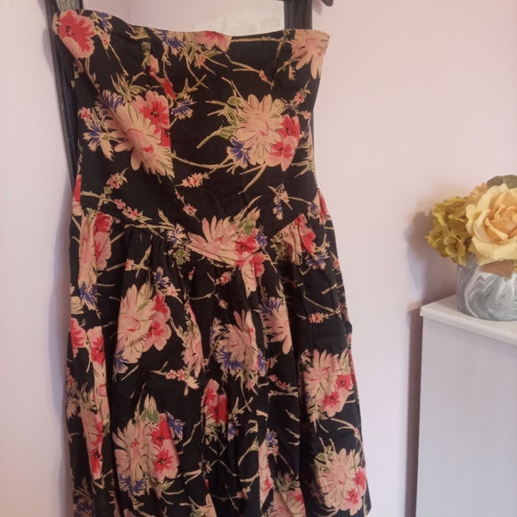 Strapless Flower Dress - Picture 2 of 3